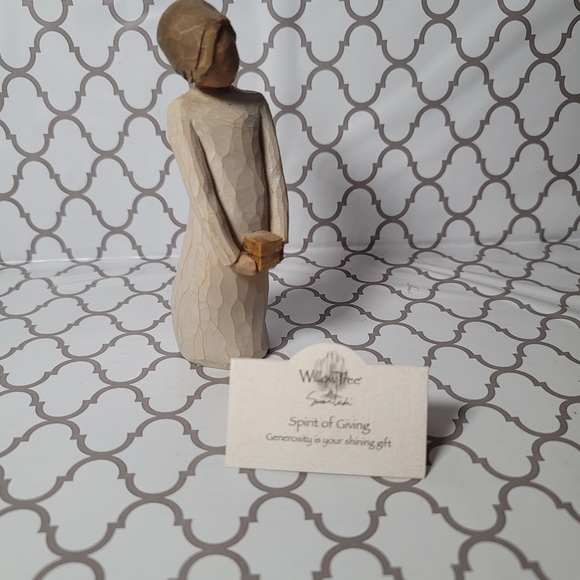 Willow Tree Figure- Spirit of Giving - Picture 1 of 4